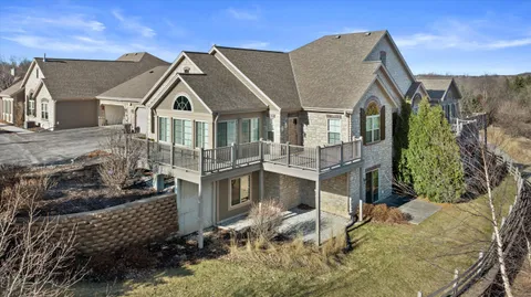 $589,900 | N50-w25074 William Drive, Pewaukee, WI 53072