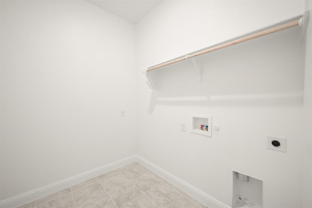 701 Seahawk Street Joshua, TX 76058 - Photo 23 of 30 a view of a closet