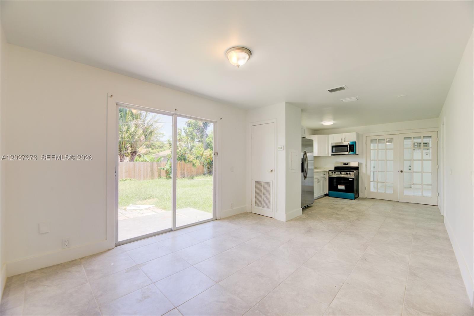 3327 Sapphire Road Lake Worth, FL 33462 - Photo 9 of 34