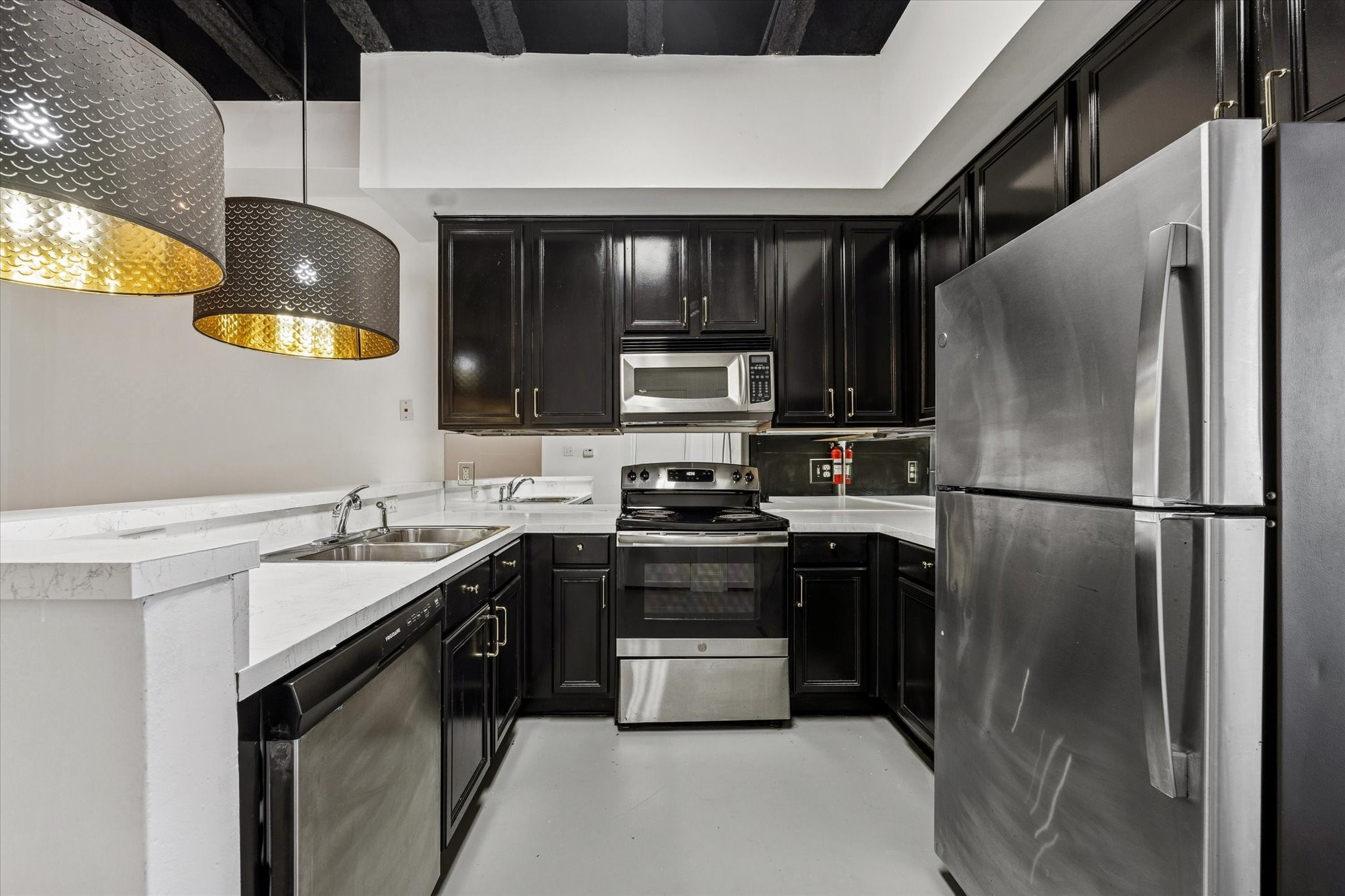 5017 Cornish Street Houston, TX 77007 - Photo 15 of 34 1/1 kitchen