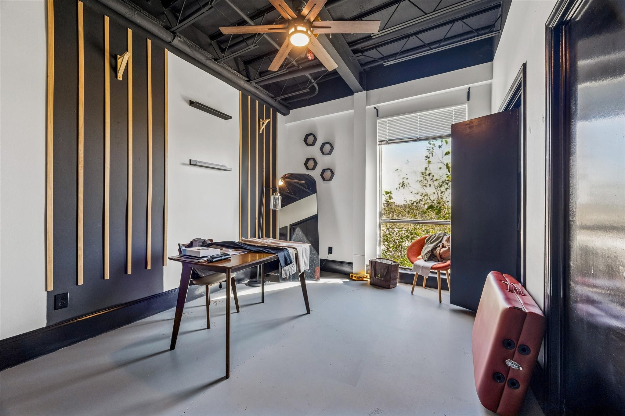 5017 Cornish Street Houston, TX 77007 - Photo 29 of 34 2/1 Unit-bedroom-occupied