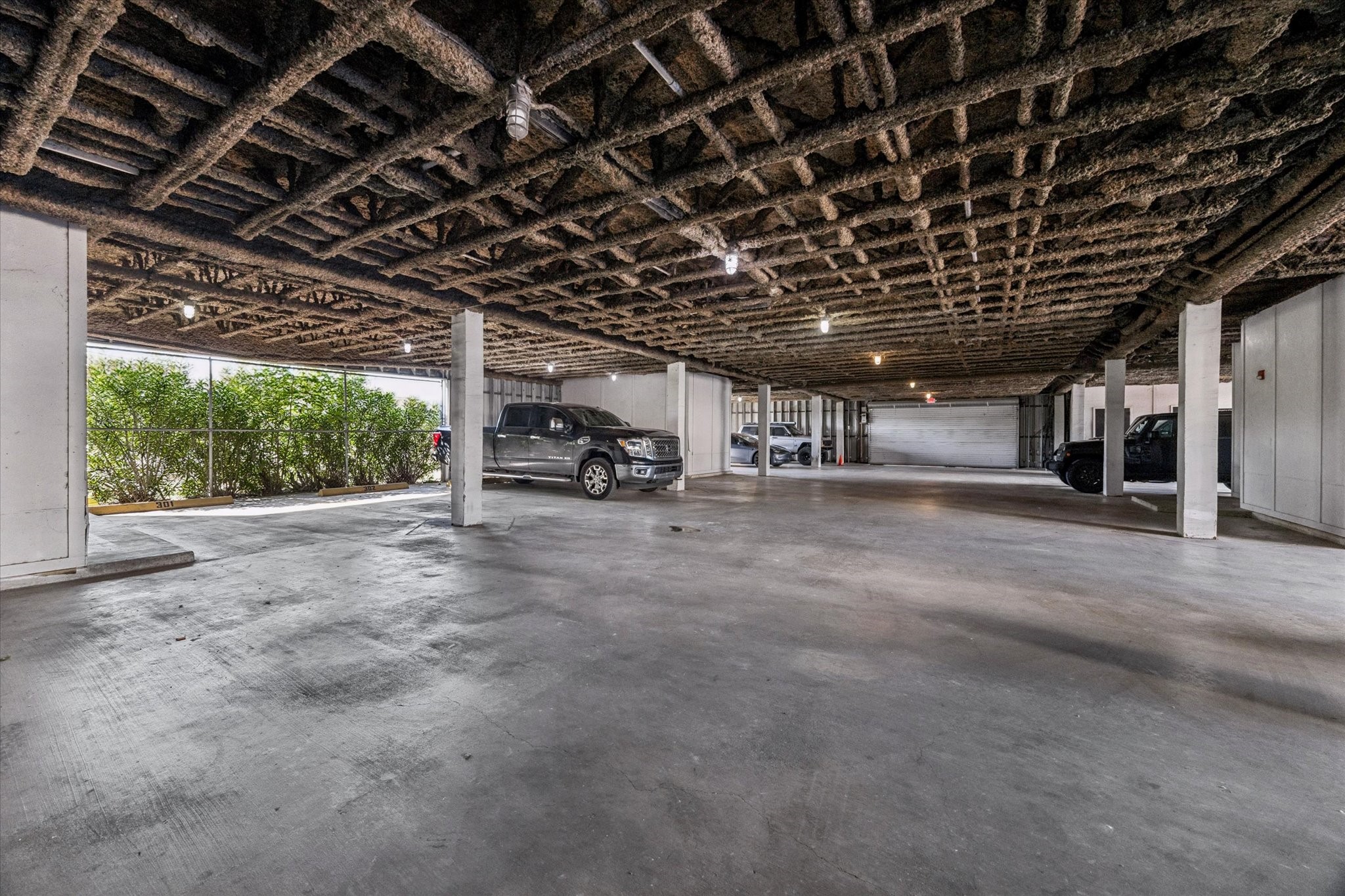 5017 Cornish Street Houston, TX 77007 - Photo 6 of 34 Secured parking garage- ground floor