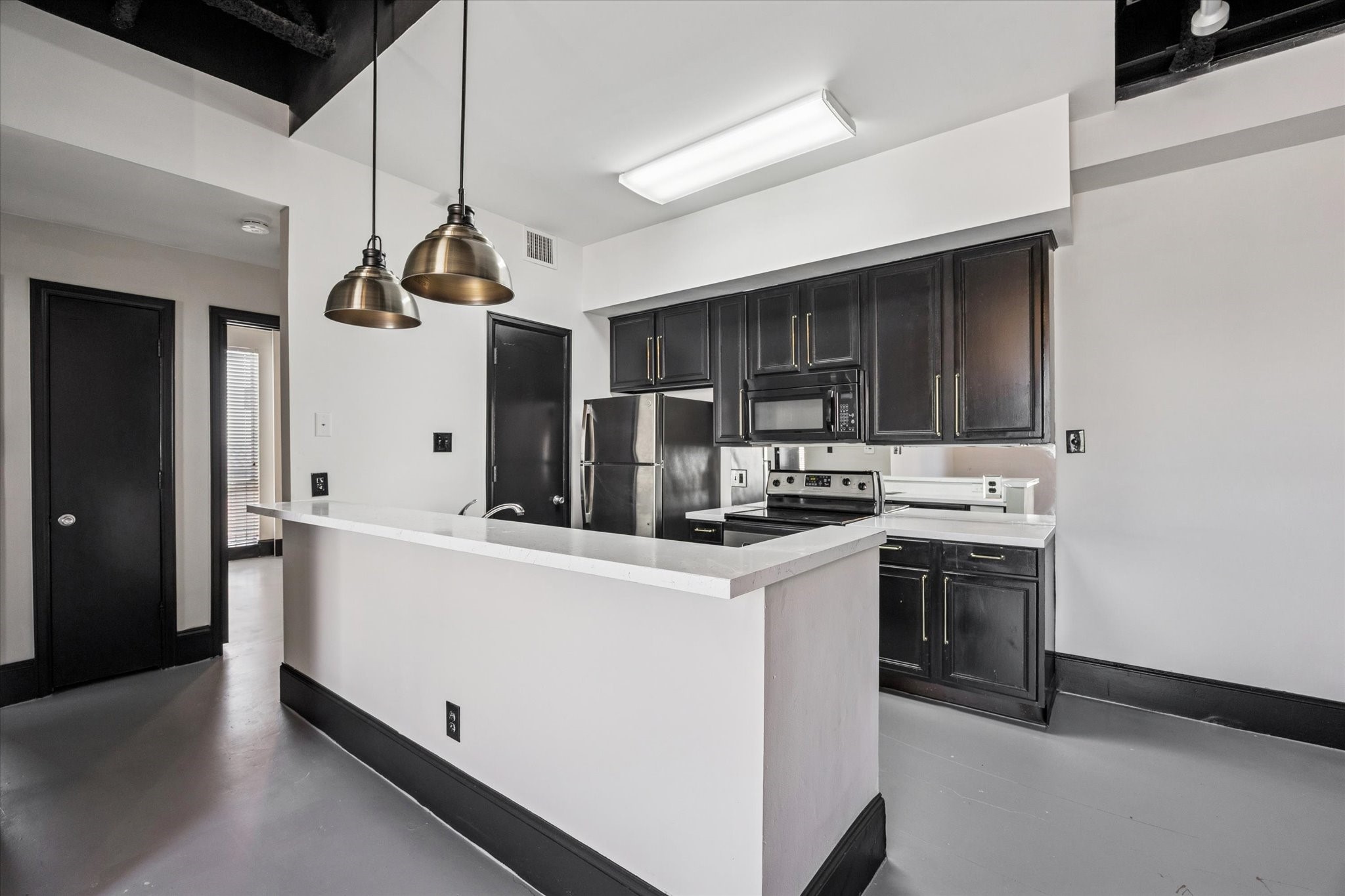 5017 Cornish Street Houston, TX 77007 - Photo 9 of 34 1/1+ den -kitchen