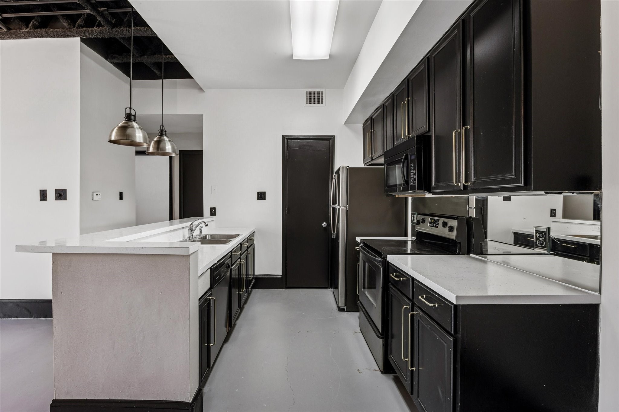 5017 Cornish Street Houston, TX 77007 - Photo 10 of 34 1/1+ den -kitchen