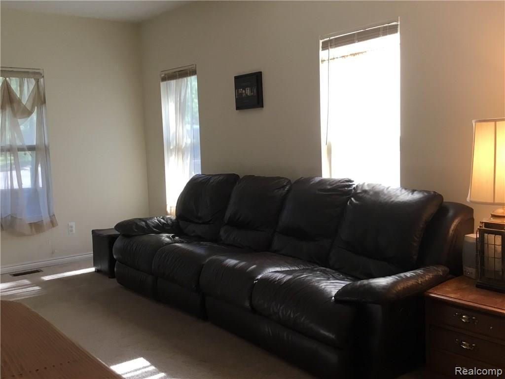 701 West Silver Lake Road Fenton, MI 48430 - Photo 9 of 29