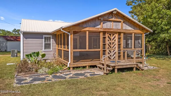 $325,000 | 376 Shell Road, Atlantic, NC 28511