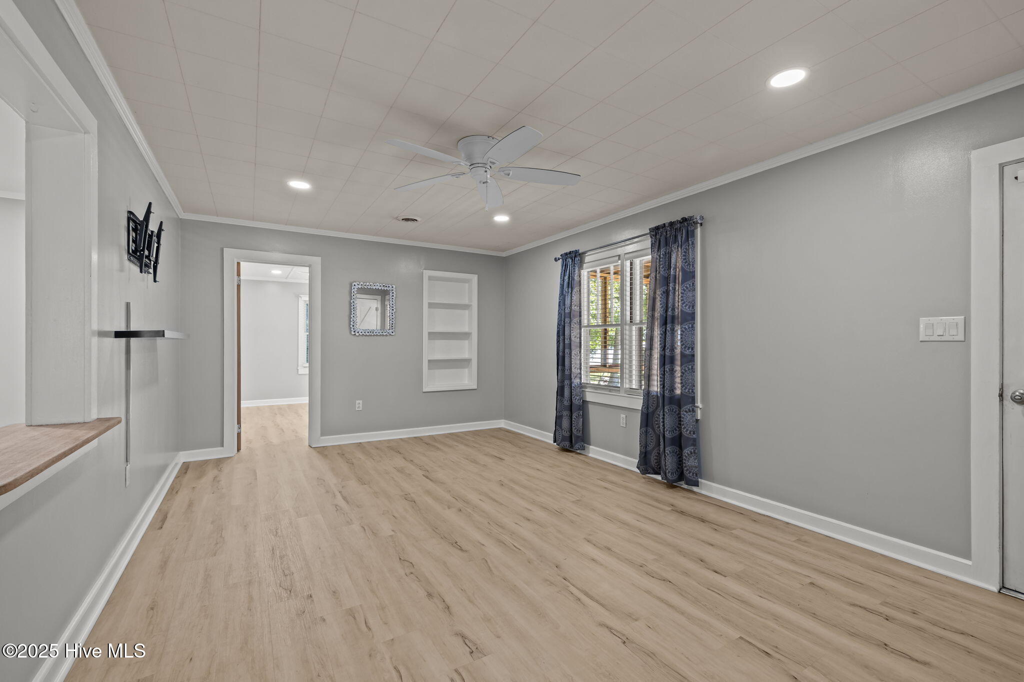 376 Shell Road Atlantic, NC 28511 - Photo 14 of 49 Living Room