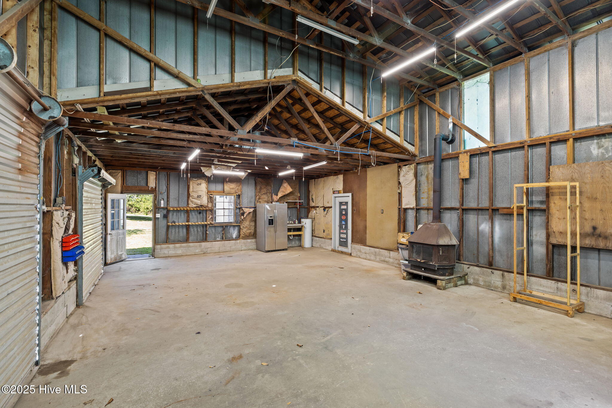 376 Shell Road Atlantic, NC 28511 - Photo 36 of 49 Shop interior