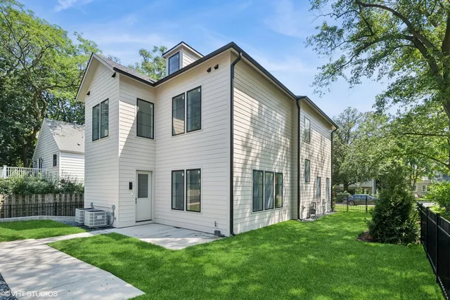 $1,795,000 | 146 Sterling Lane, Wilmette, IL 60091