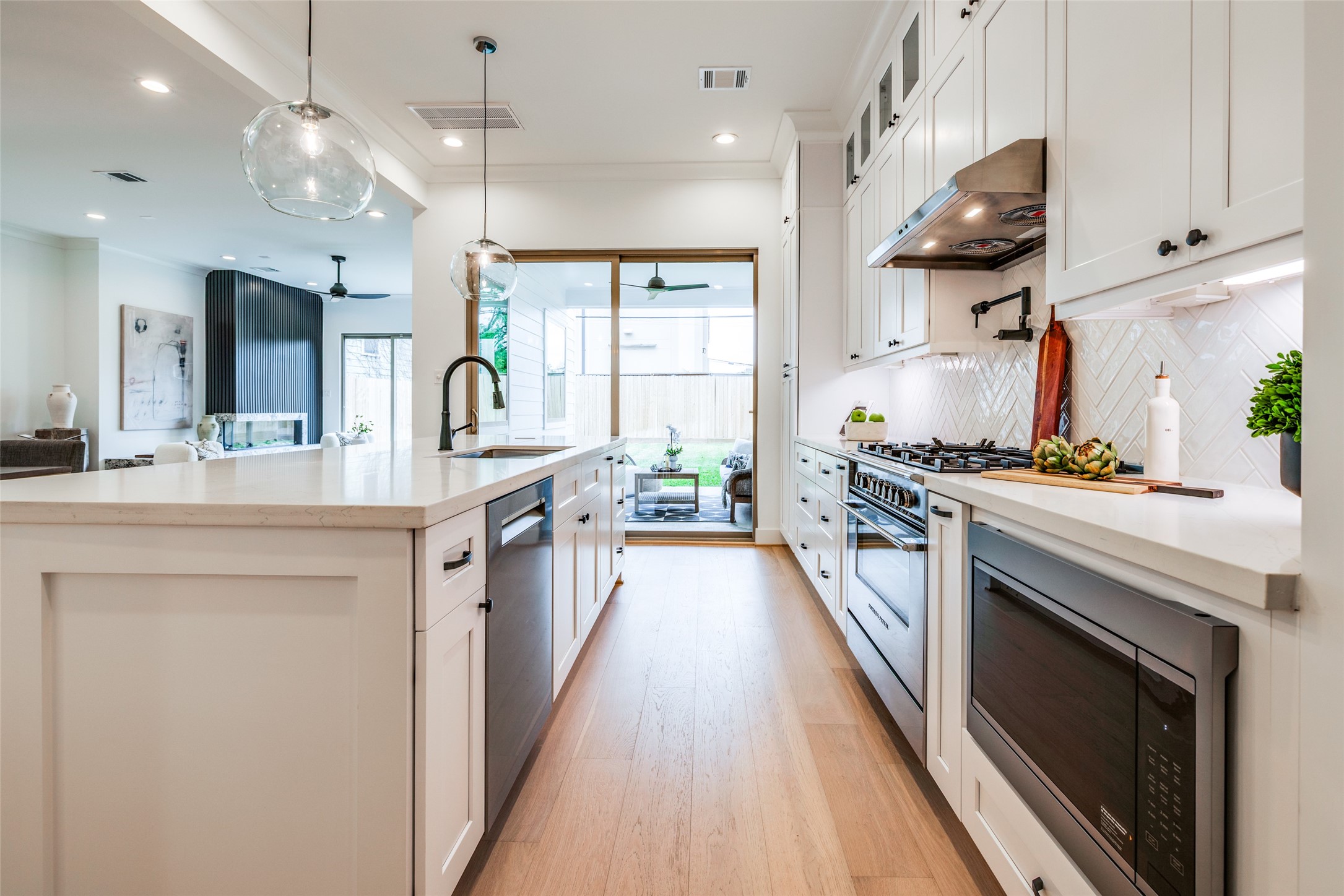 1016 Peden Street Houston, TX 77006 - Photo 14 of 45