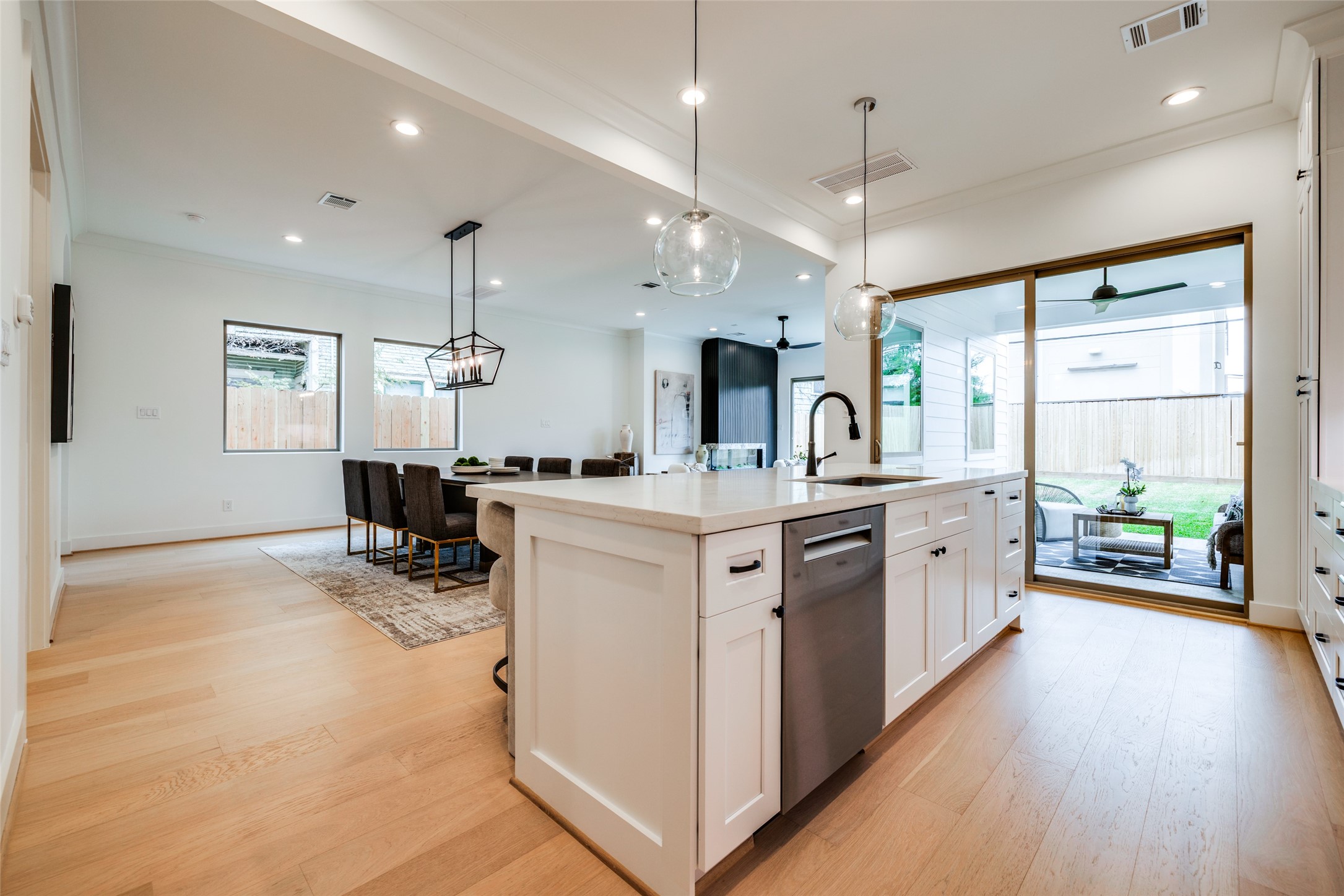 1016 Peden Street Houston, TX 77006 - Photo 17 of 45
