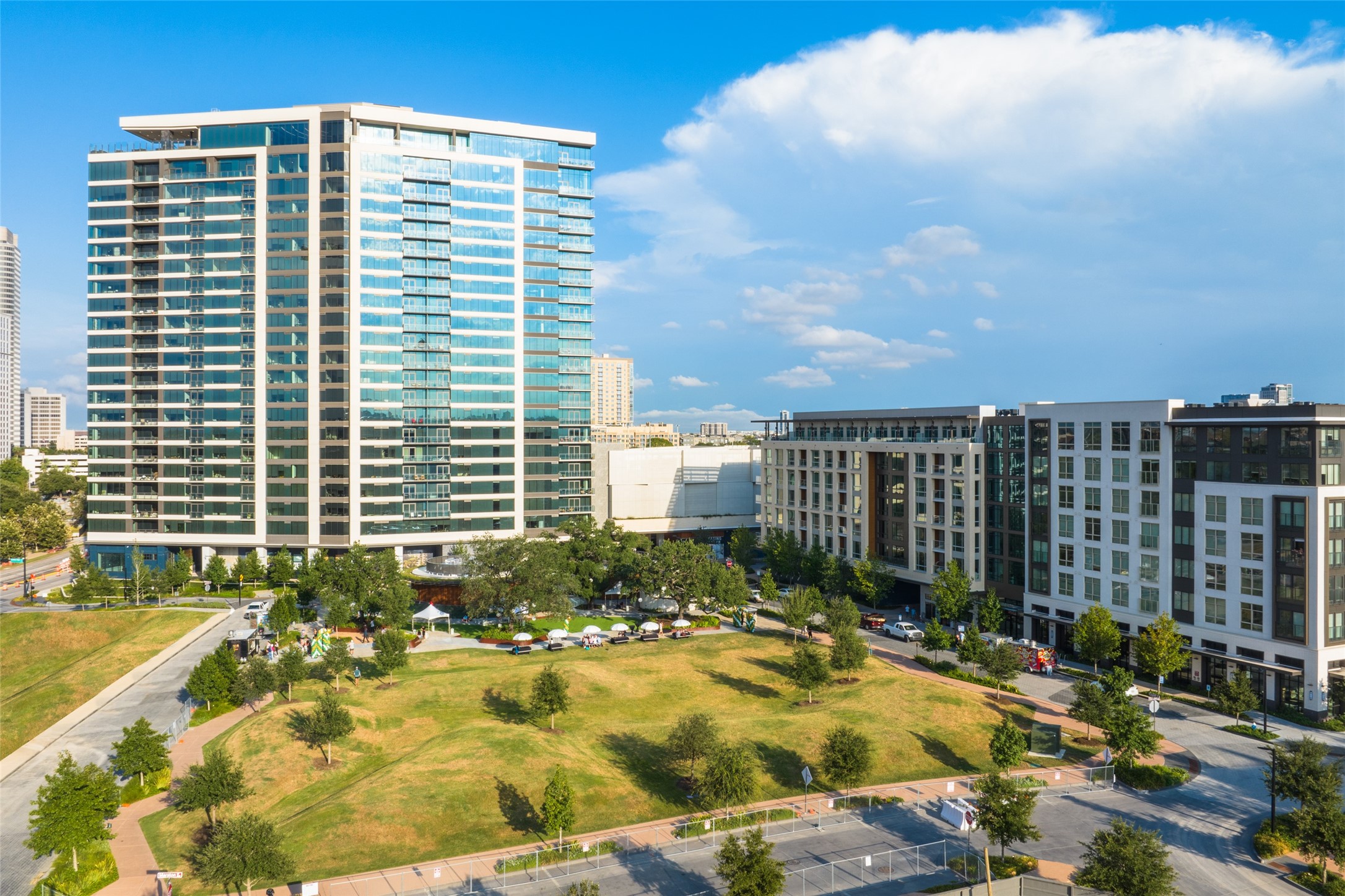 1016 Peden Street Houston, TX 77006 - Photo 44 of 45 Located on the West End of Buffalo Bayou Park the newest Urban Village, Autry Park, features world class dining, shopping, and entertainment.