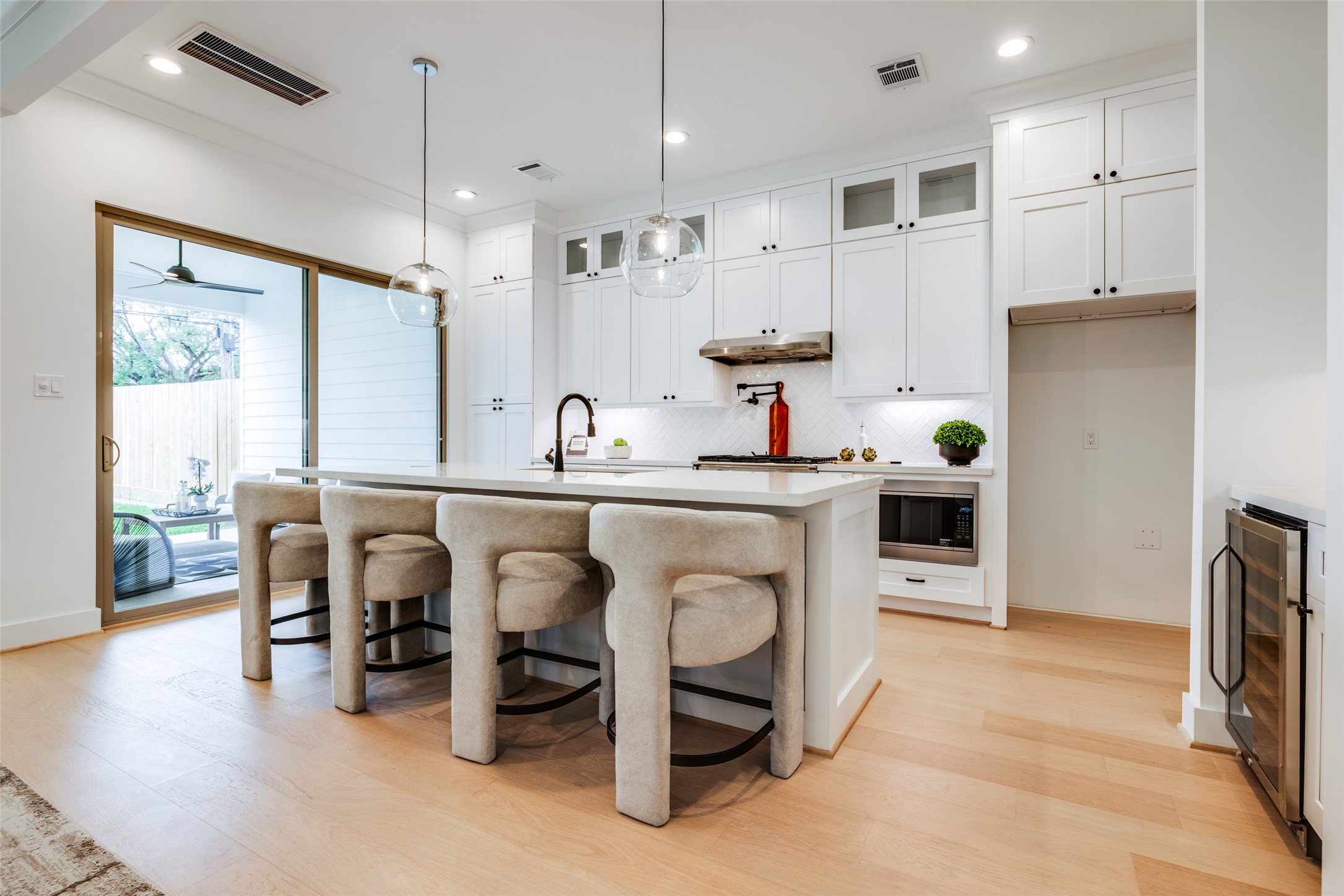 1016 Peden Street Houston, TX 77006 - Photo 10 of 45