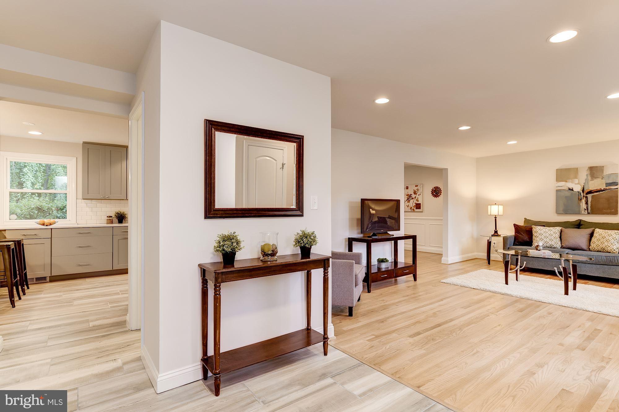 2209 Forest Ridge Road Lutherville-Timonium, MD 21093 - Photo 2 of 30 Ceramic tile entry