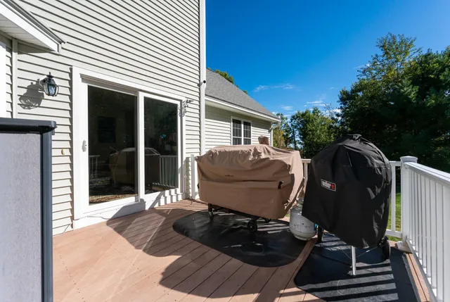 $799,900 | 22 Hobart Hill Road, Brookline, NH 03033