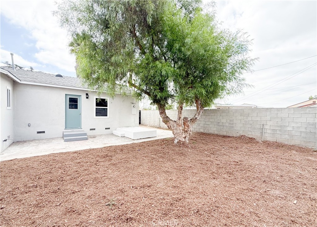 511 North Albertson Avenue Compton, CA 90220 - Photo 23 of 25 a view of a outdoor space with a house