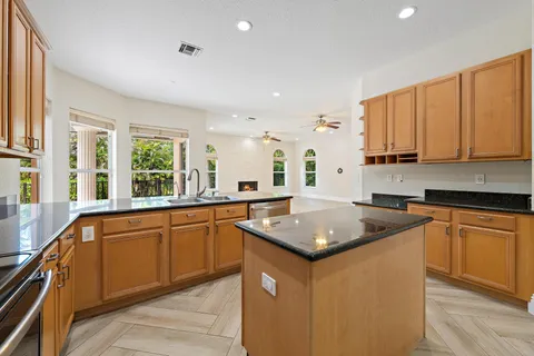 $1,500,000 | 7087 155th Place North, Palm Beach Gardens, FL 33418