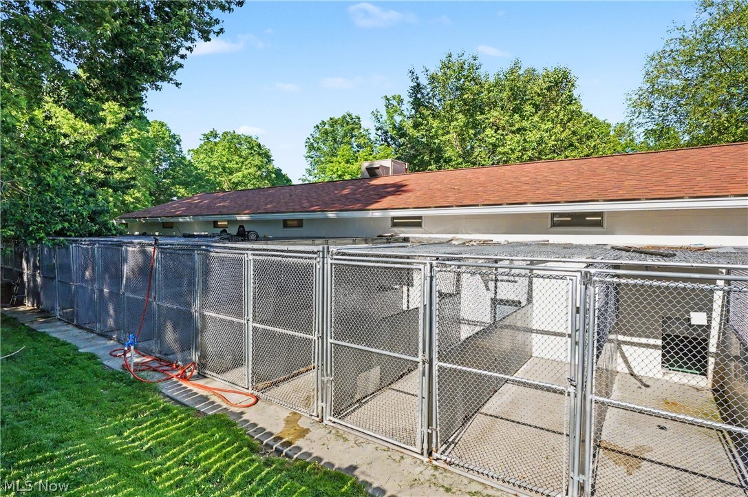 4250 Herr Fieldhouse Road Southington, OH 44470 - Photo 40 of 50 Outdoor Kennel space