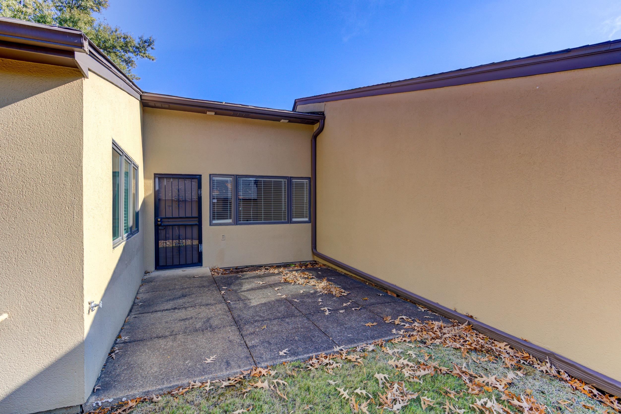 5013 Scheibler Road, Unit C1 Memphis, TN 38128 - Photo 19 of 36 Entrance to property with stucco siding and a patio area