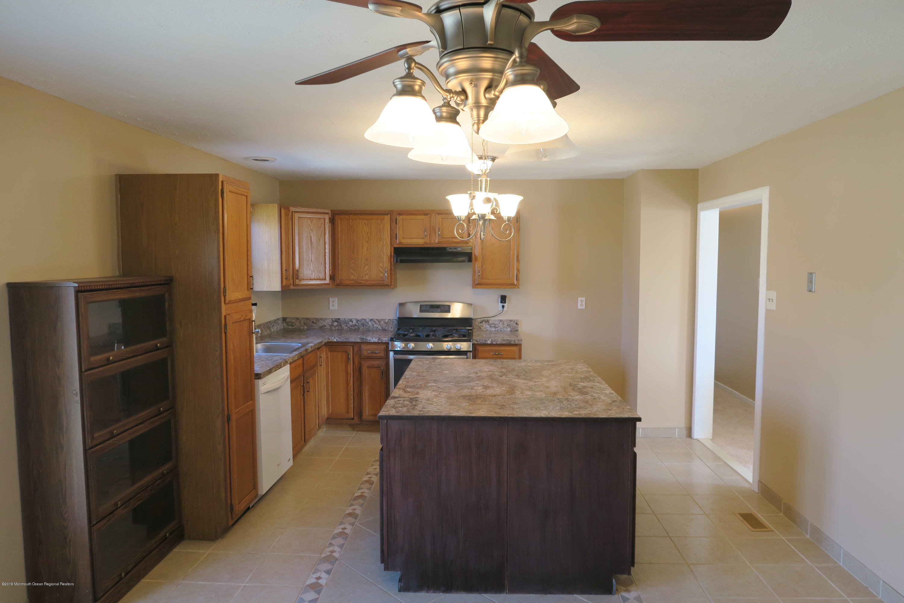 1 Donal Lane Cookstown, NJ 08511 - Photo 11 of 33 IMG_3451