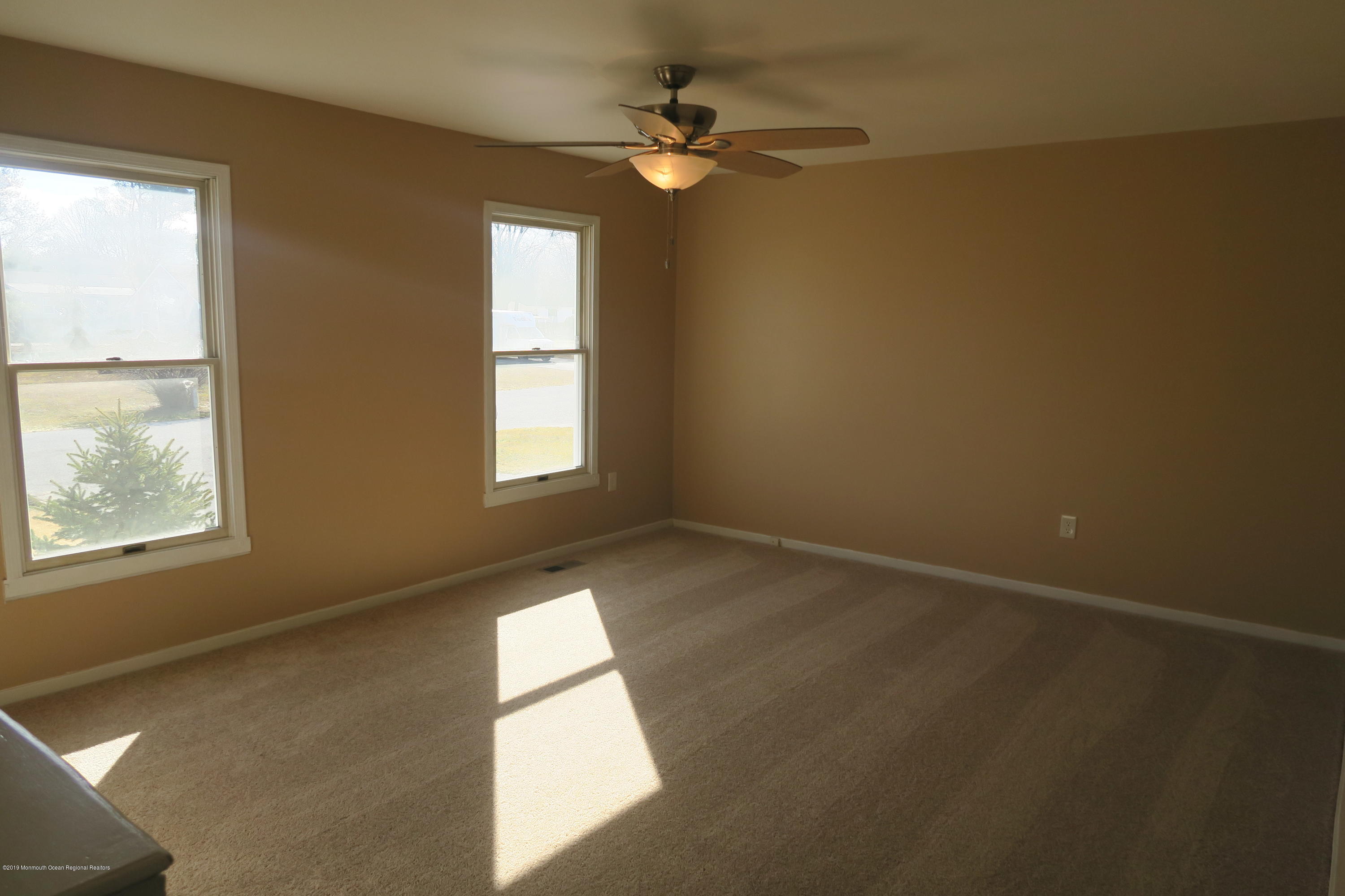 1 Donal Lane Cookstown, NJ 08511 - Photo 4 of 33 IMG_3385