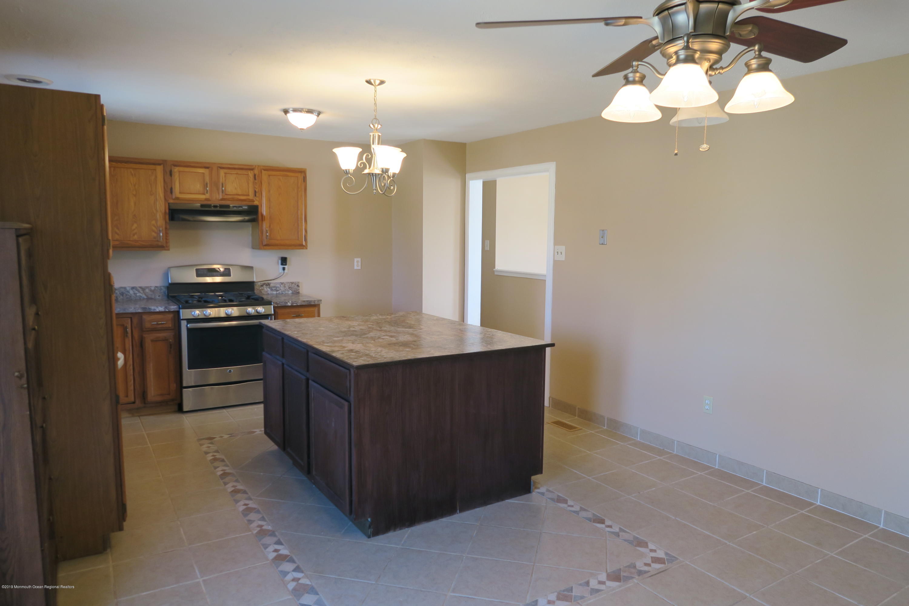1 Donal Lane Cookstown, NJ 08511 - Photo 7 of 33 IMG_3444
