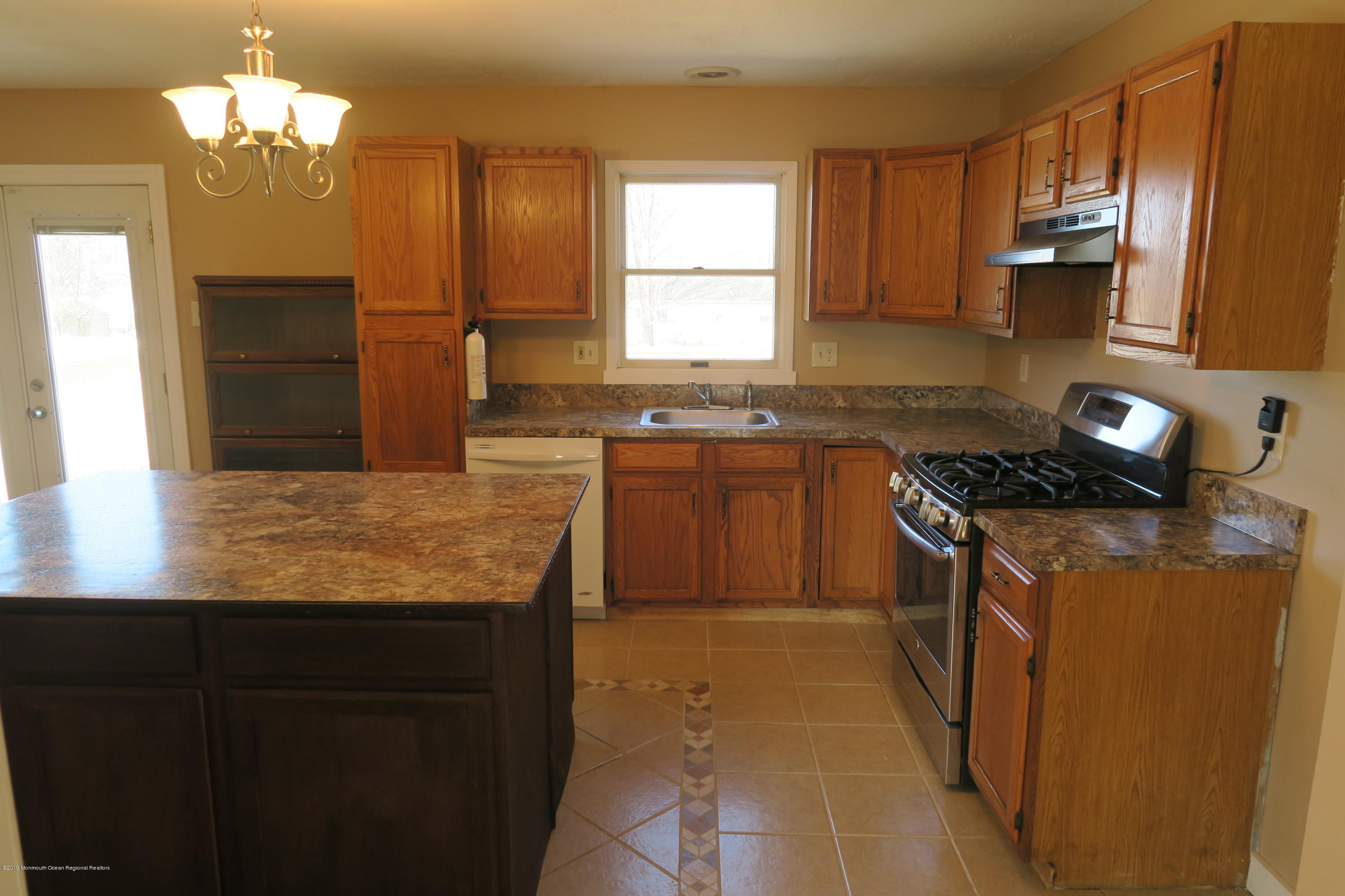 1 Donal Lane Cookstown, NJ 08511 - Photo 9 of 33 IMG_3448