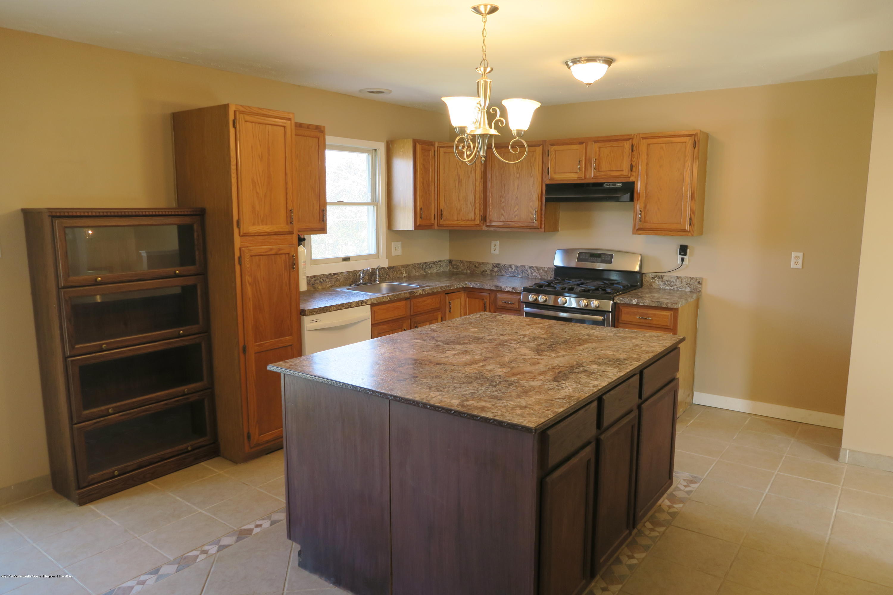 1 Donal Lane Cookstown, NJ 08511 - Photo 10 of 33 IMG_3449