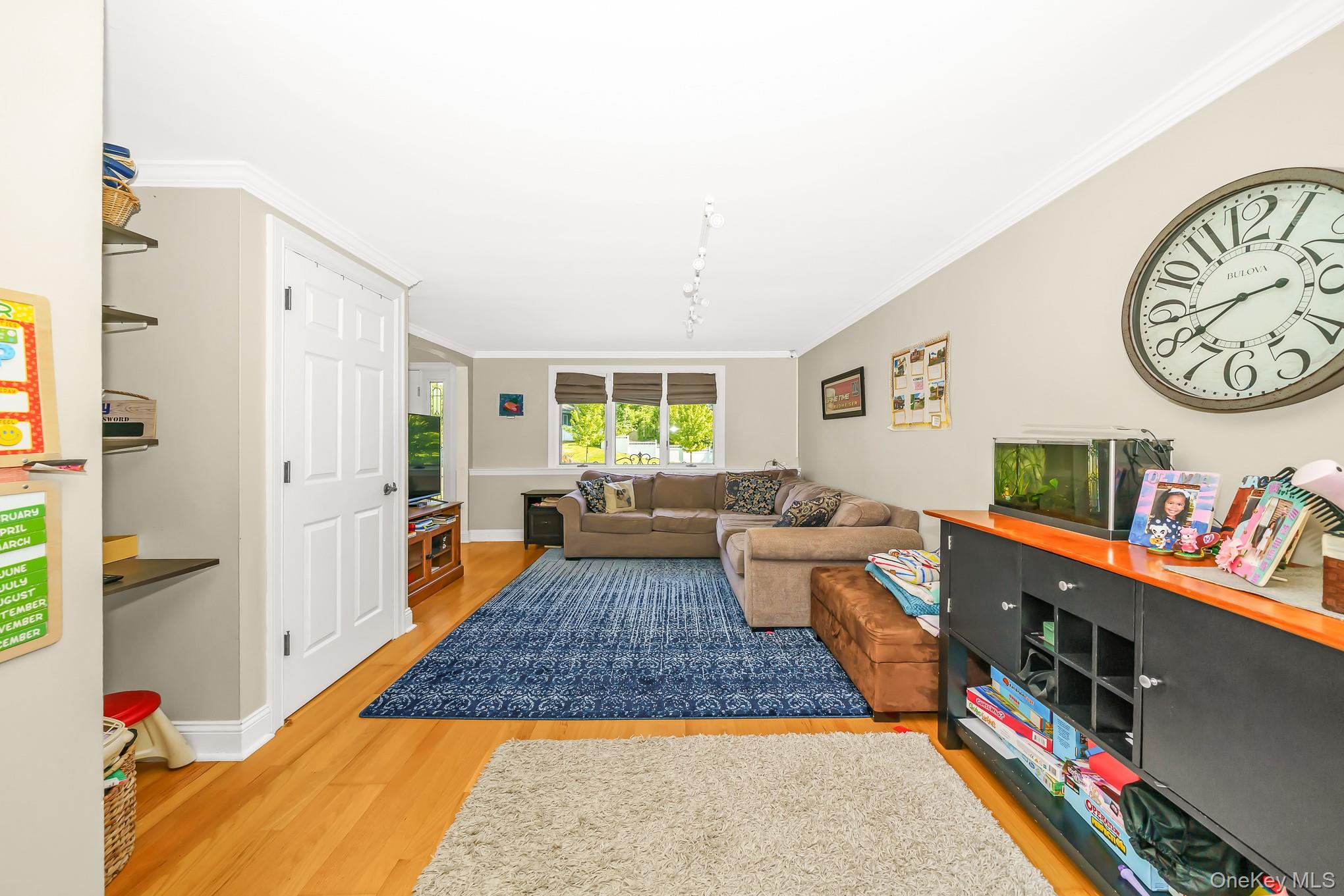 9 Wayne Place Commack, NY 11725 - Photo 27 of 36
