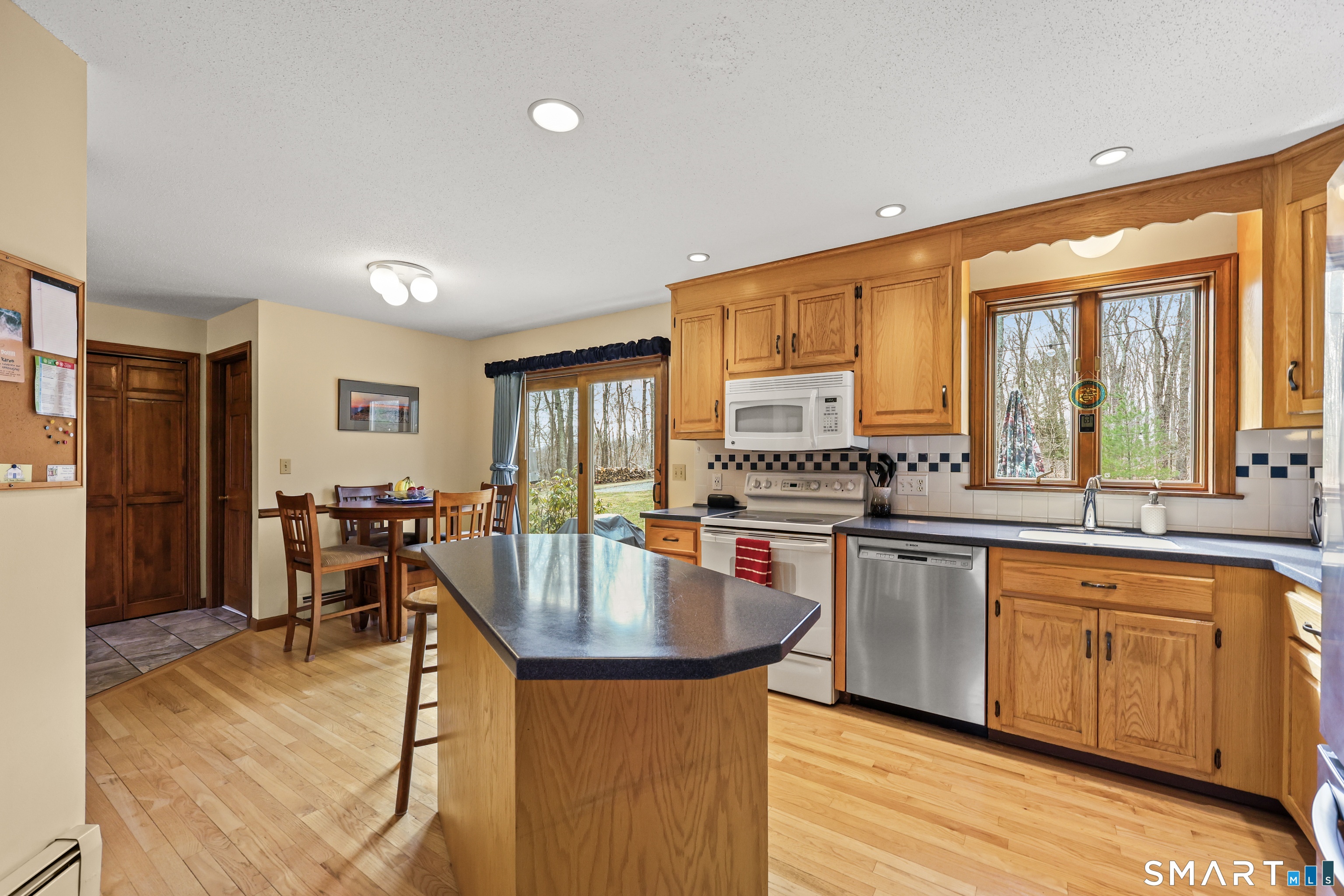 371 Old Slocum Road Hebron, CT 06248 - Photo 11 of 40