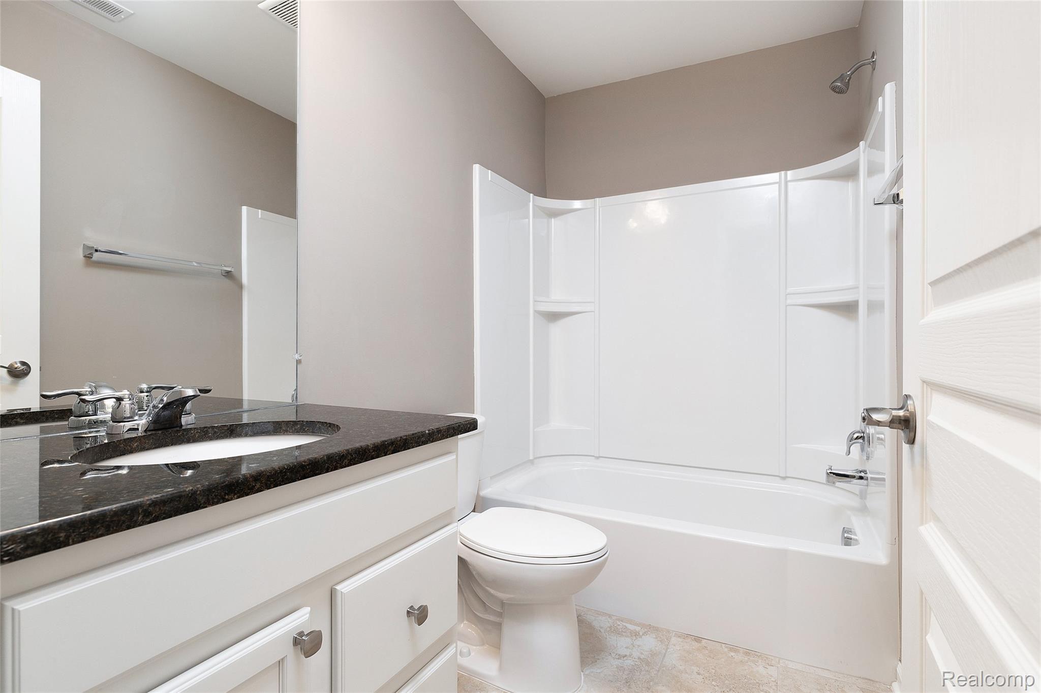 979 Barclay Circle, Unit 58 Rochester, MI 48307 - Photo 24 of 30 26.jpg