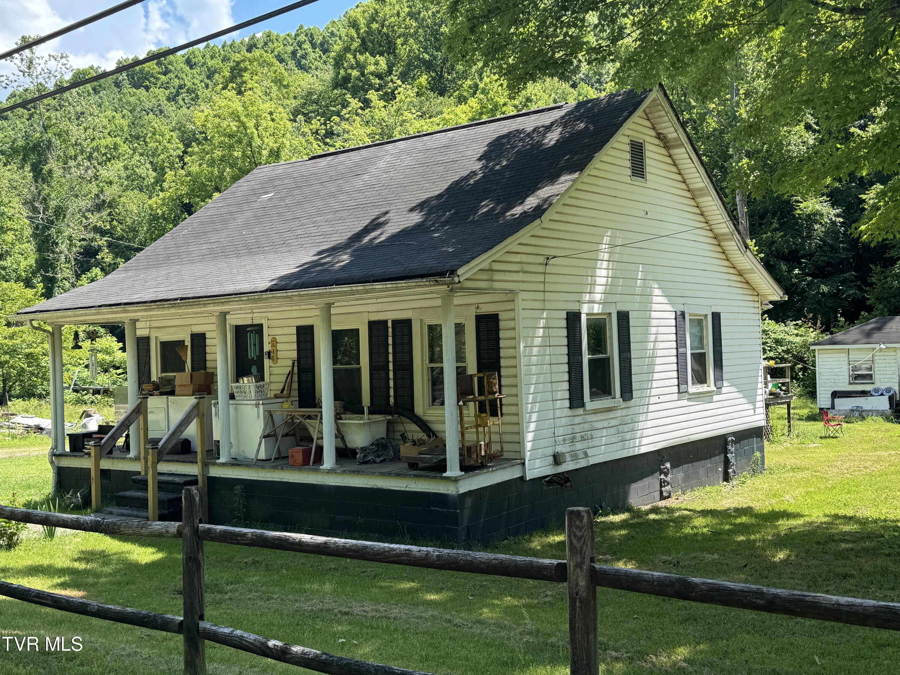 2342 Roda Road Appalachia, VA 24216 - Photo 5 of 6 LEFT FRONT CORNER VIEW