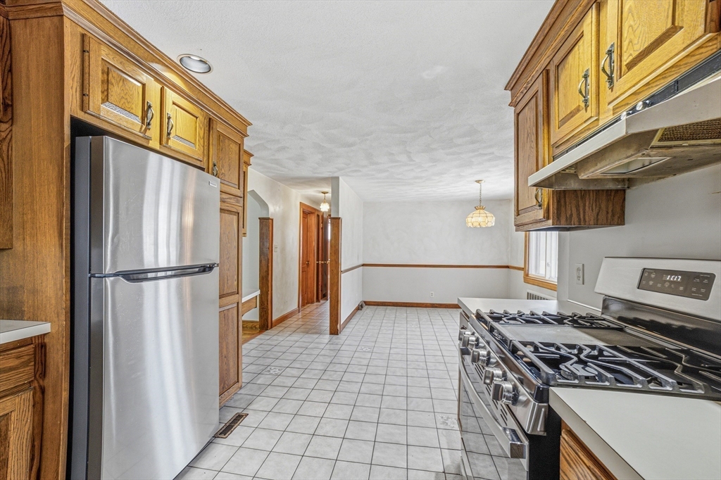 126 Brookfield Road Winthrop, MA 02152 - Photo 10 of 39