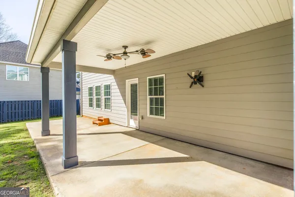 a view of a house with a backyard