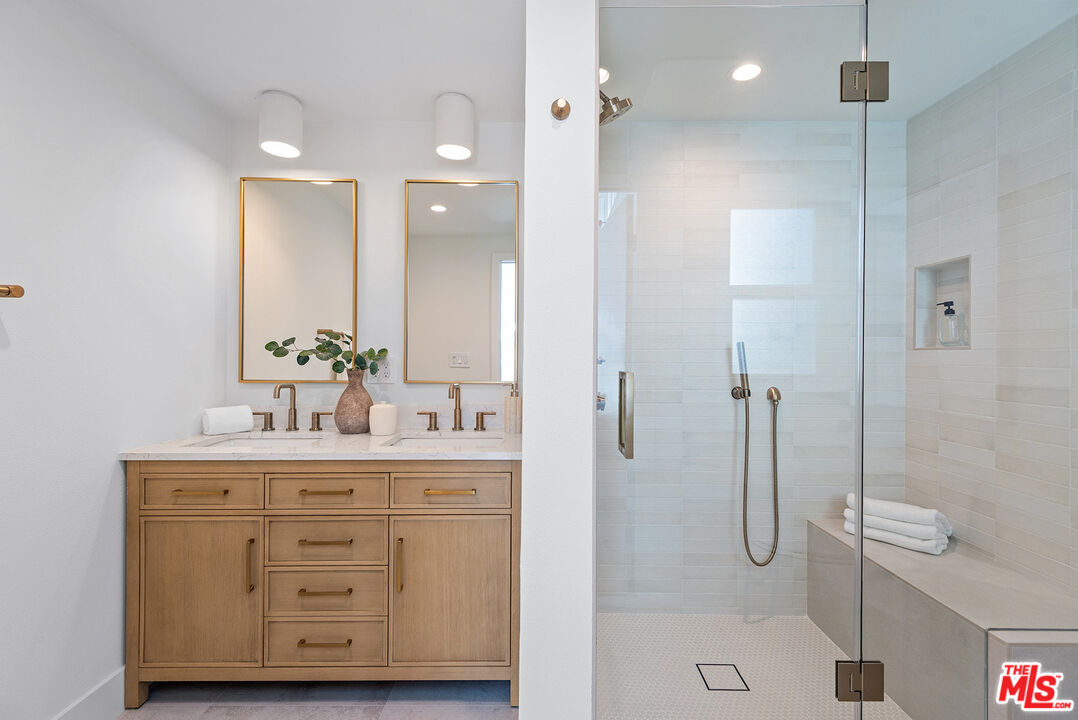 13234 Fiji Way, Unit B Marina del Rey, CA 90292 - Photo 28 of 54