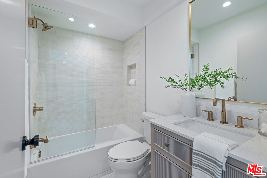 13234 Fiji Way, Unit B Marina del Rey, CA 90292 - Photo 38 of 54