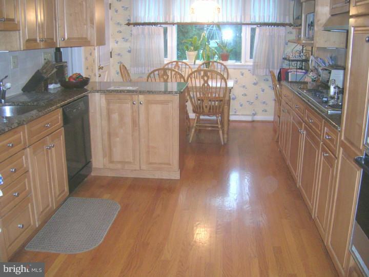 1096 Sparrow Road Jenkintown, PA 19046 - Photo 3 of 25 Gallery Image 3