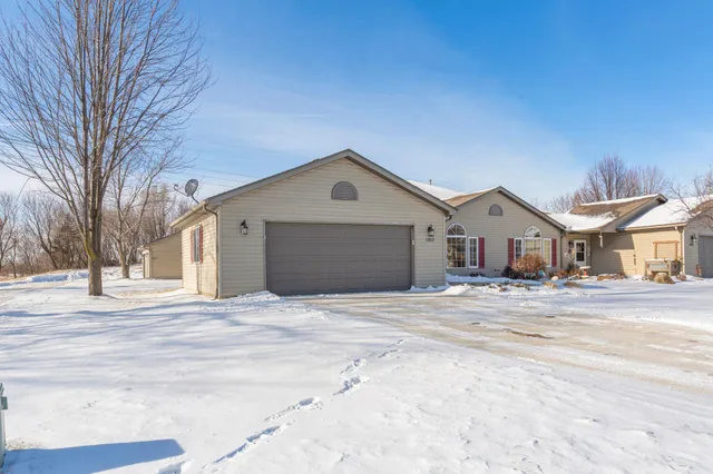 $274,999 | 1302 25th Avenue Northwest, Faribault, MN 55021