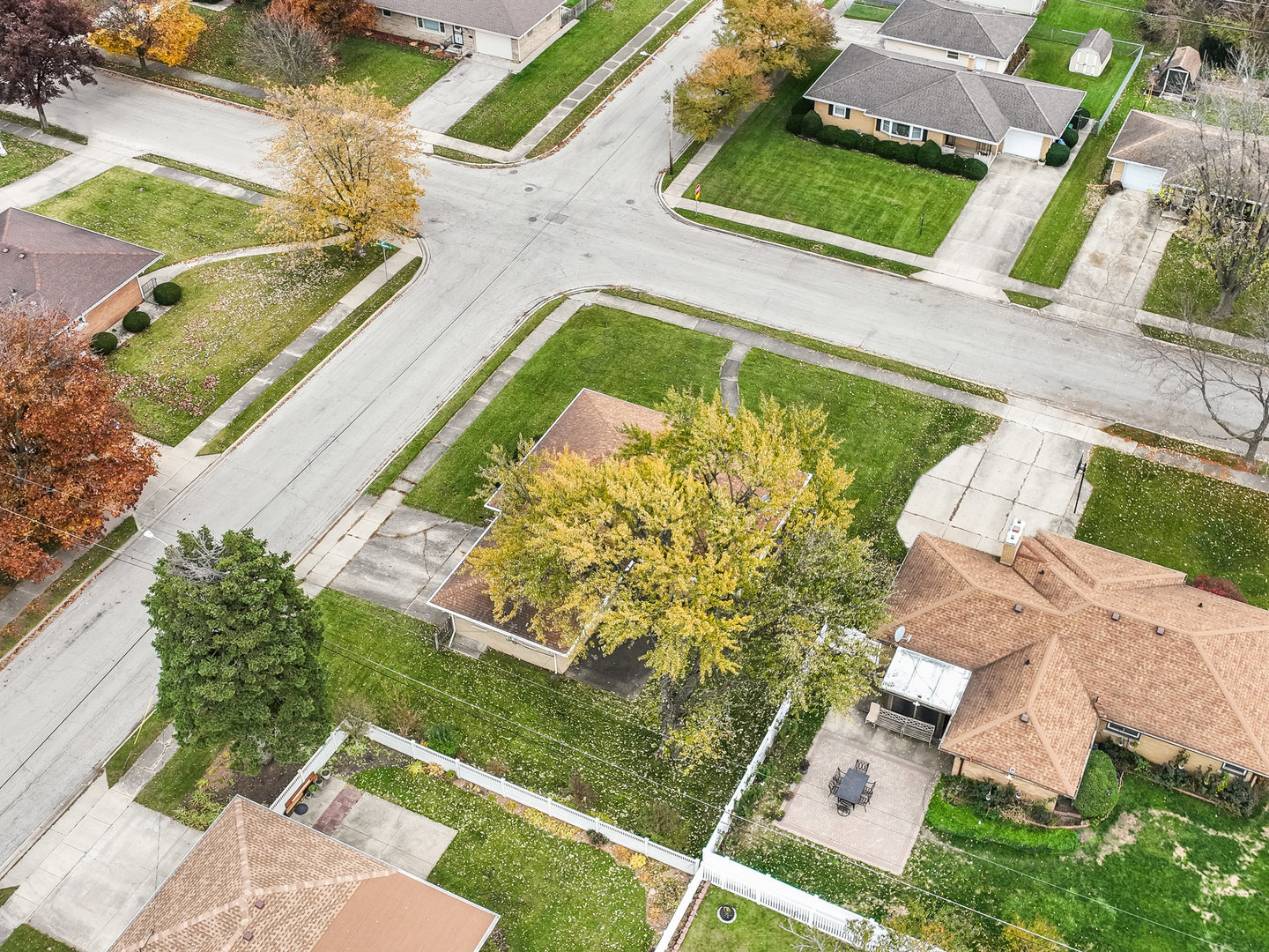 913 Westminster Road Joliet, IL 60435 - Photo 19 of 24 an aerial view of a house with a garden
