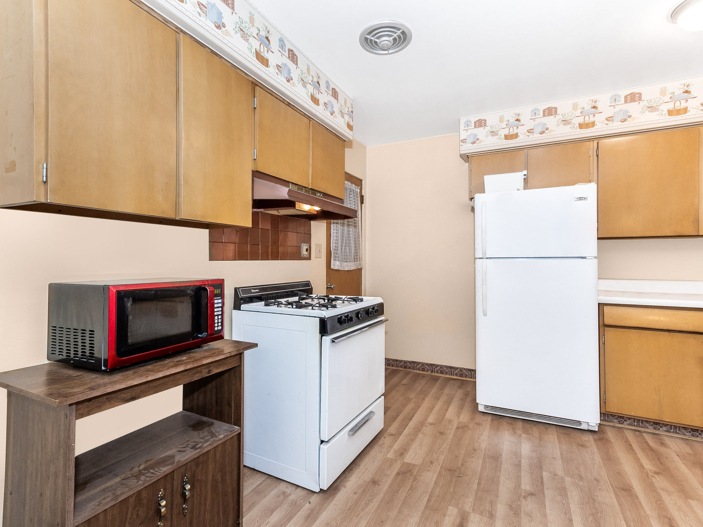 913 Westminster Road Joliet, IL 60435 - Photo 8 of 24 a kitchen with a refrigerator stove and microwave