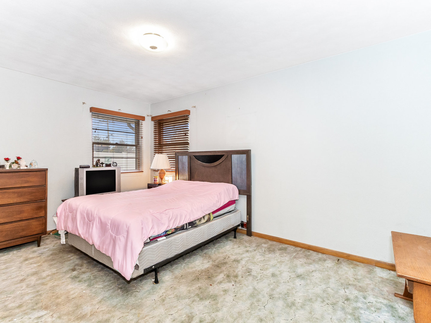 913 Westminster Road Joliet, IL 60435 - Photo 9 of 24 a bedroom with a bed and dresser
