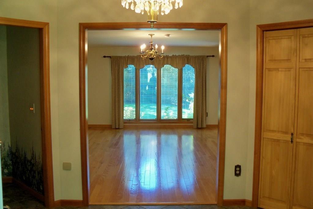 842 North River Road Greene, ME 04236 - Photo 4 of 24 FRONT ENTRY LOOKING INTO THE LIVING ROOM