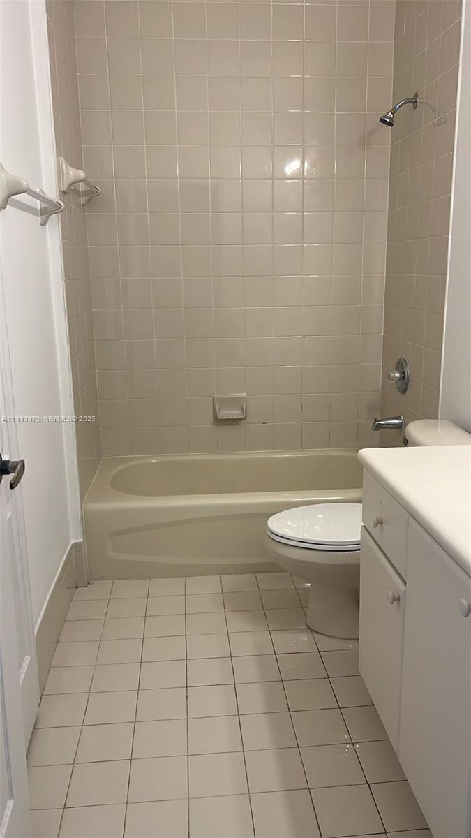 7200 Northwest 177th Street, Unit 2067 Hialeah, FL 33015 - Photo 4 of 10