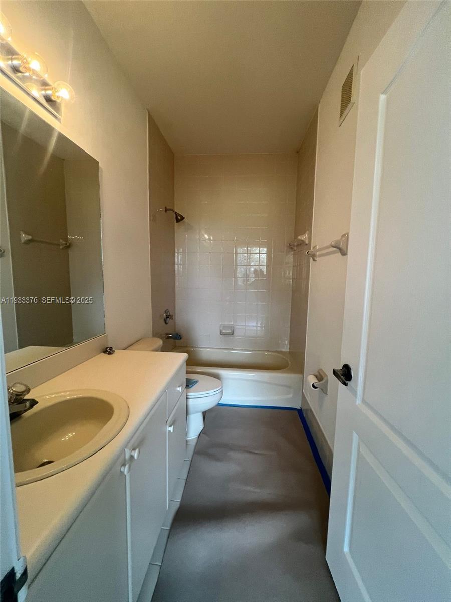 7200 Northwest 177th Street, Unit 2067 Hialeah, FL 33015 - Photo 7 of 10