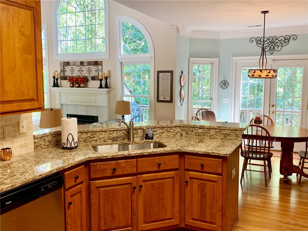 200 Red Maple Way Clemson, SC 29631 - Photo 5 of 48 Kitchen and breakfast area