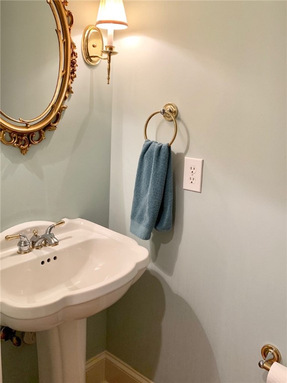 200 Red Maple Way Clemson, SC 29631 - Photo 8 of 48 Main level half bathroom