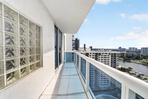 $1,895,000 | 2711 South Ocean Drive, Unit 1901, Hollywood, FL 33019