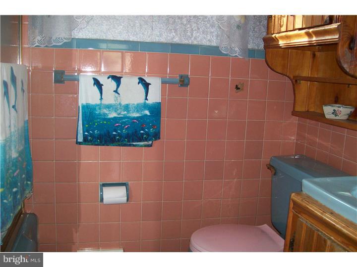 9414 Academy Road Philadelphia, PA 19114 - Photo 14 of 24 Bathroom