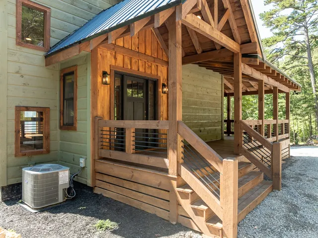 a view of house with a yard