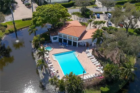$625,000 | 515 Beachwalk Circle, Naples, FL 34108